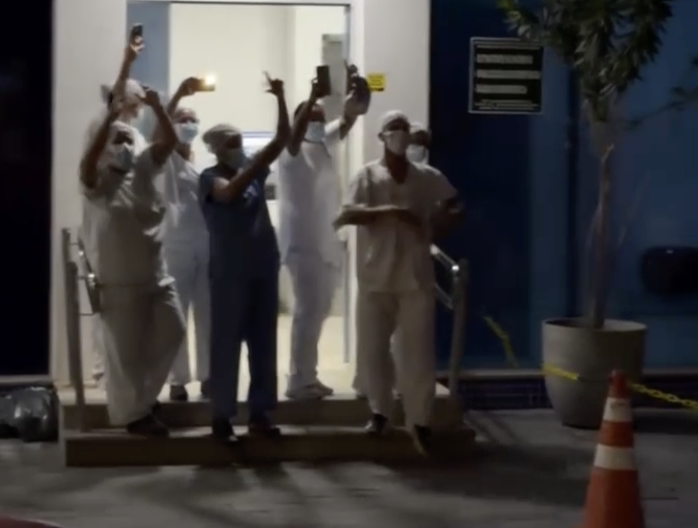 Profissionais de saúde comemoram vitória de Lula em Feira de Santana e cena viraliza